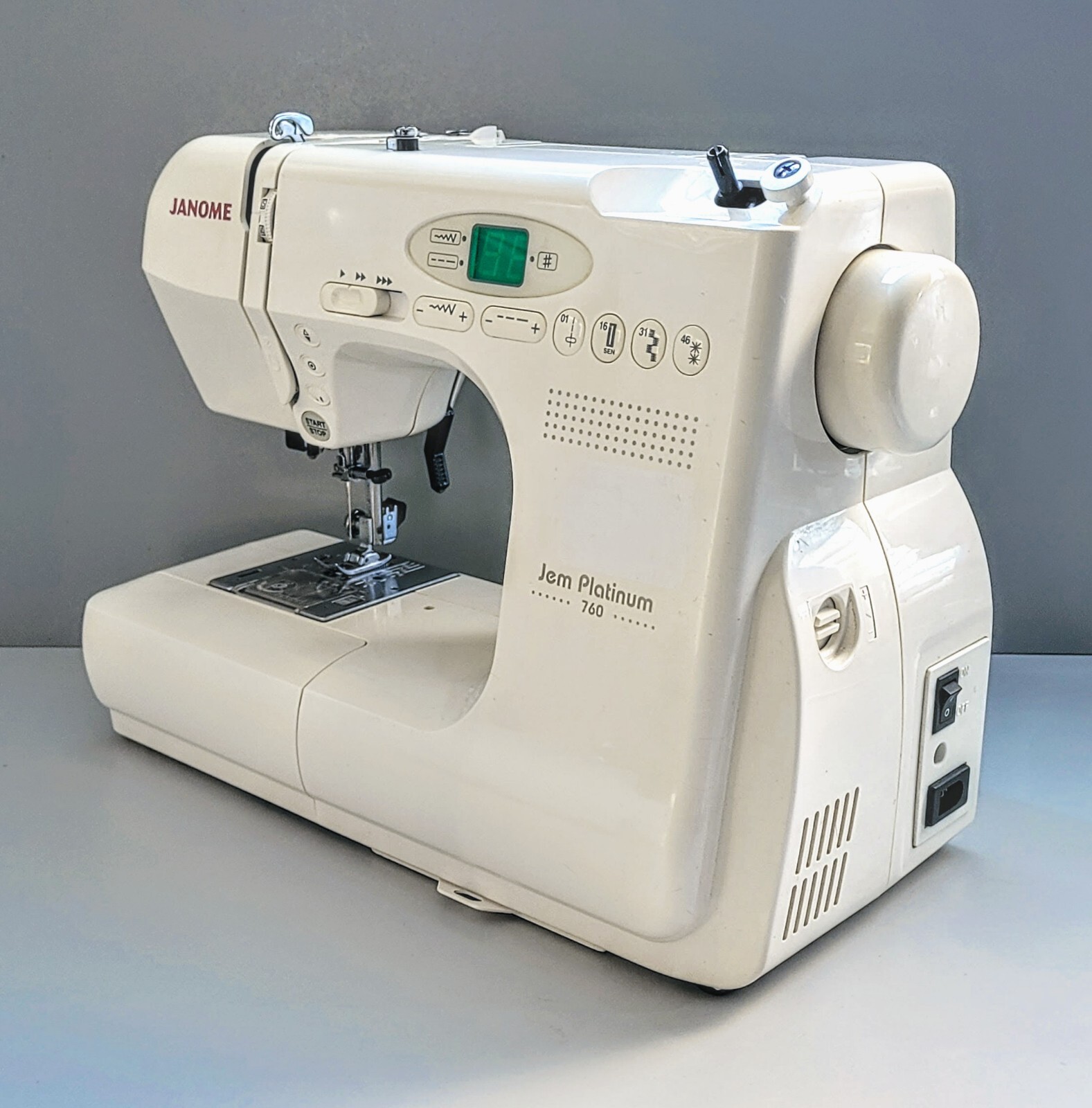 Janome Jem Platinum JP760 SuperPortable Sewing Machine ProSvc. 2Yr