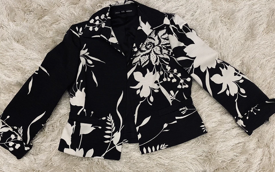 Chaqueta Blazer Blanco y Negro 8P Por Ellen Tracy/Linda Allard ¡Hermosa Cuentas! Foto 2 de 4