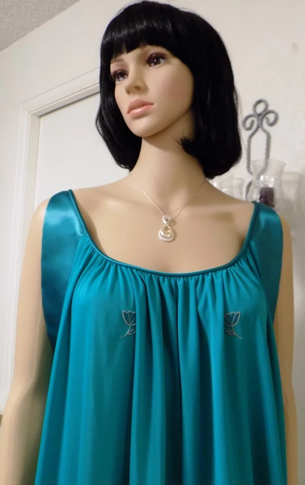 Camisón largo manga satinado LUCIE ANN DE COLECCIÓN nailon VERDE ESMERALDA talla grande Foto 4 de 4