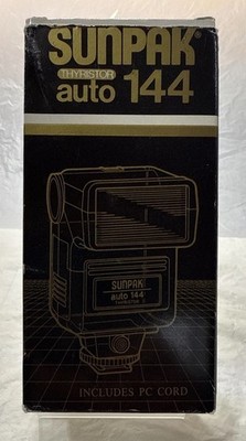Sunpak Thyristor Auto 144 Shoe Mount Flash Vintage in Package