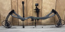 PSE - Carbon Levitate Bow - Used *GREAT* + Fast Eddie Spot Hogg Bow Sight