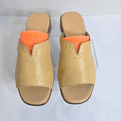 Munro American Wedge Leather Sandals Beige Women's size 6m