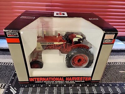 Farmall 504 w/ Clam Shell Fenders 1/16 Diecast Farm Tractor