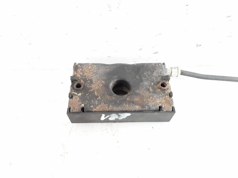 MG ZT - ZT-T 2003 Right Lock Lock Cylinder Bonnet VEI31346 - Image 2 of 3