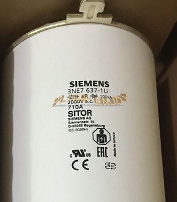 ONE NEW SIEMENS SITOR-FUSE-LINK 710A AR 2000V 3NE7637-1U 3NE7 637-1U