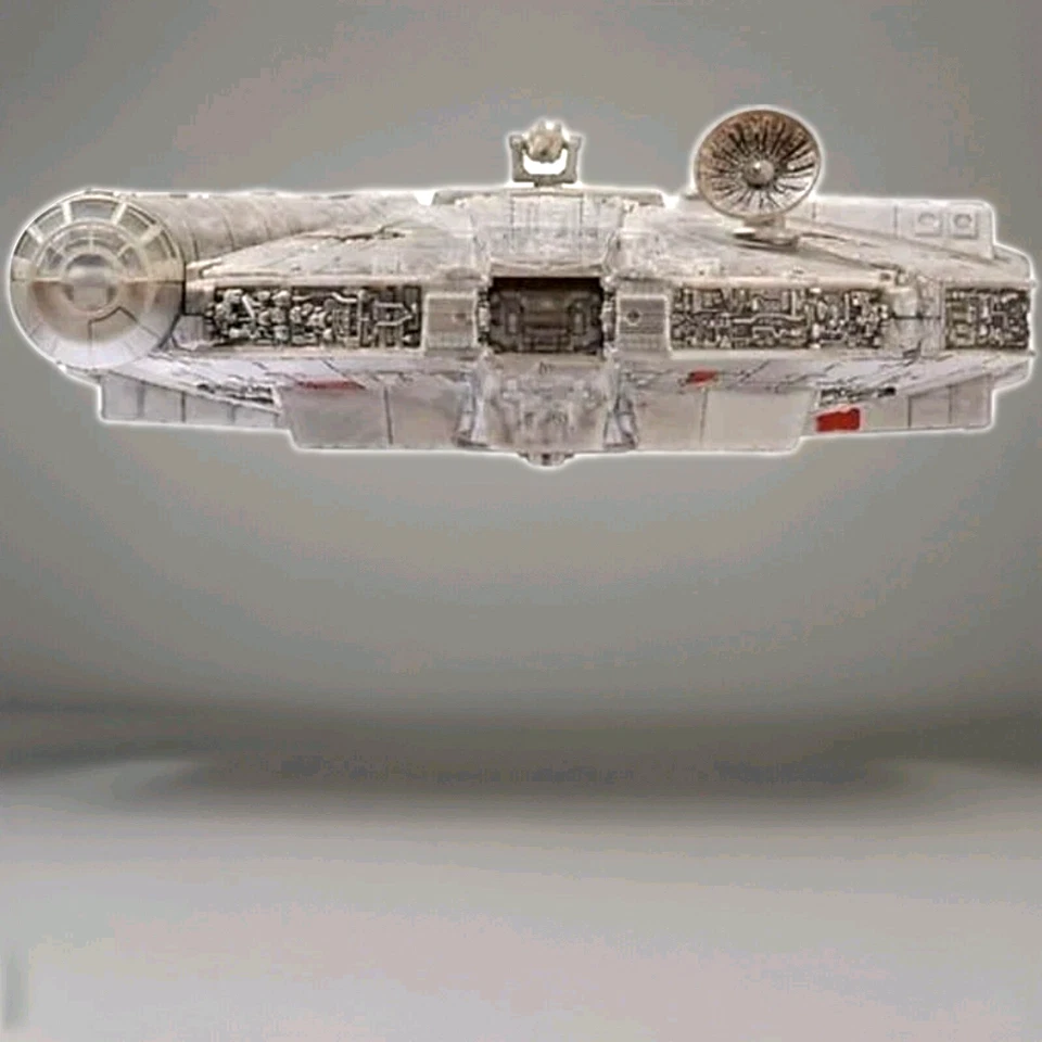 STAR WARS Millennium Falcon + Class 4 Micro Figure Galaxy Squadrone D'assalto - Immagine 3 di 4