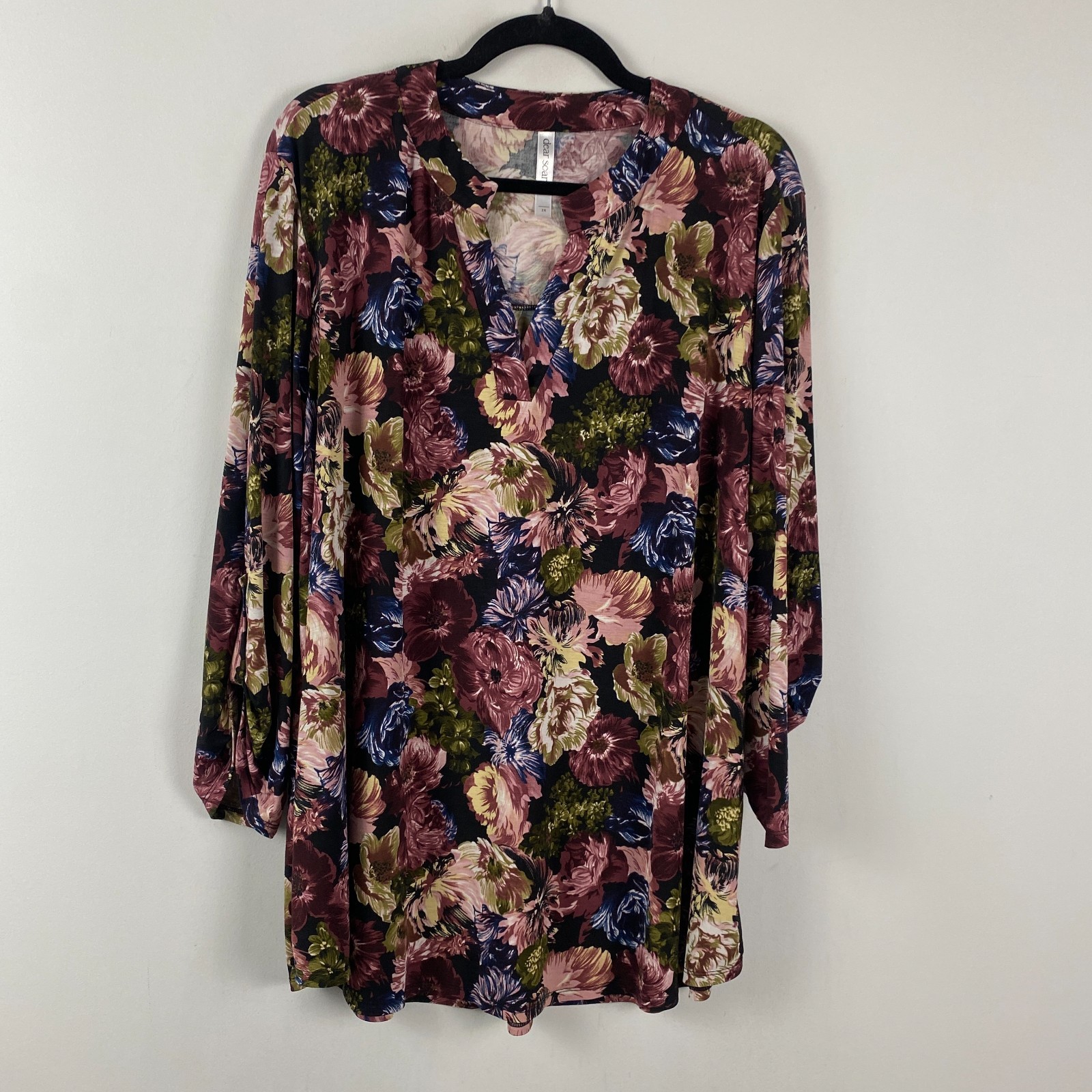 Dear Scarlett Lizzy Blouse Size 2X Tunic Stretch Split Neck Floral Multicolor