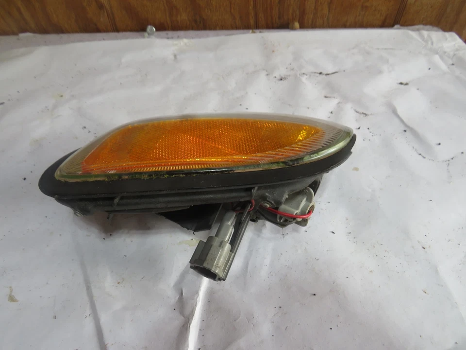 Nissan Frontier 2000 luz marcadora delantera pasajero derecho rh r Foto 3 de 4