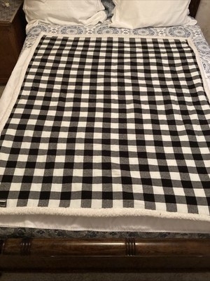 EB Eddie Bauer Buffalo Plaid Sherpa Throw Blanket 58x48  Polyester Black White