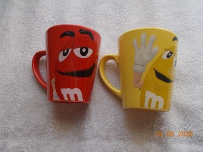 2 Kaffeetassen von ''m&m's''  in rot+gelb 10 cm hoch, 300ml