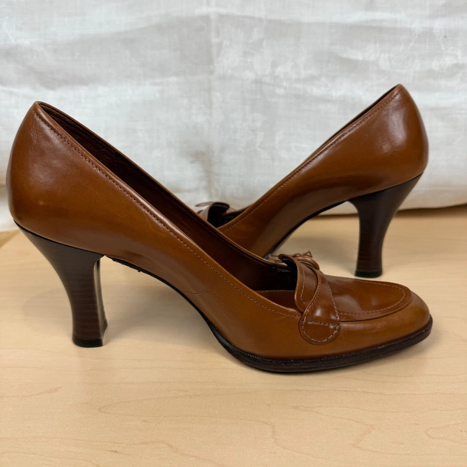 Zapatos de salón clásicos de tacón mocasín de cuero marrón para mujer Antonio Melani talla 7,5 Foto 3 de 4