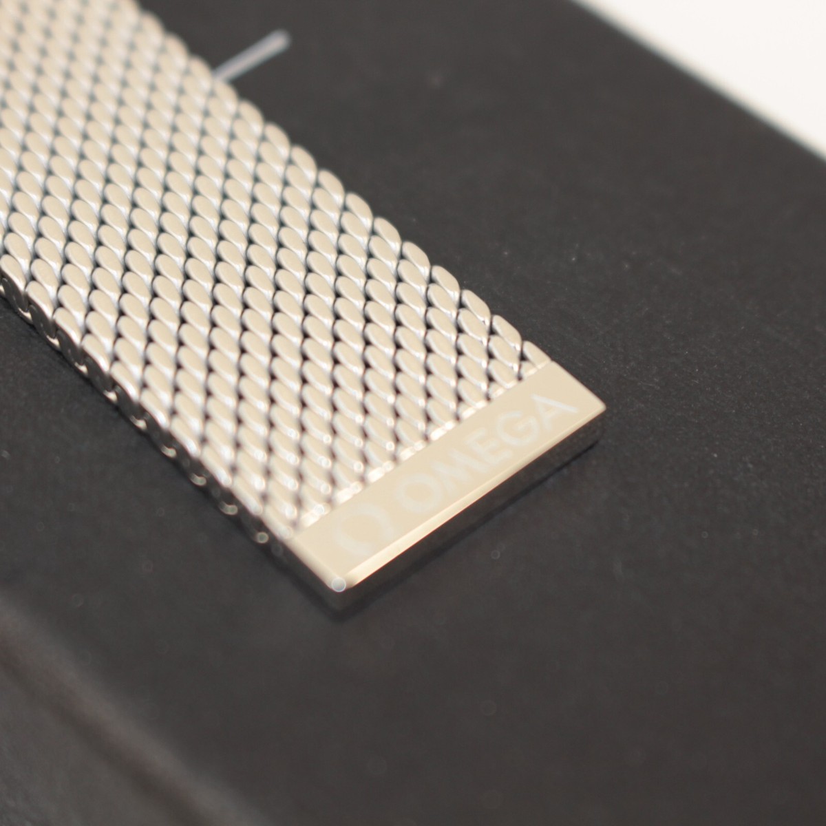 GENUINE OMEGA JAMES BOND 007 KEYRING HOLDER NO TIME TO DIE LIMITED