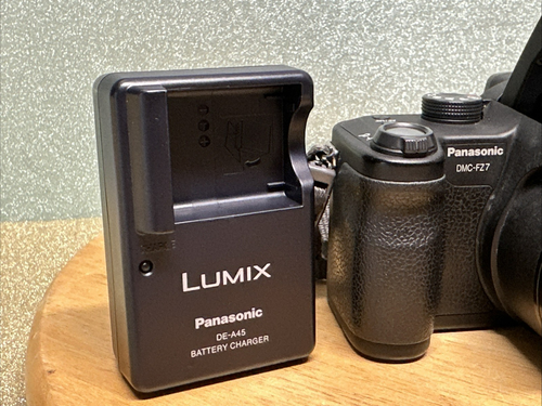 Tested Panasonic LUMIX DMC-F27 Digital Camera W/ Charger, Battery & SD Card - Picture 3 of 15