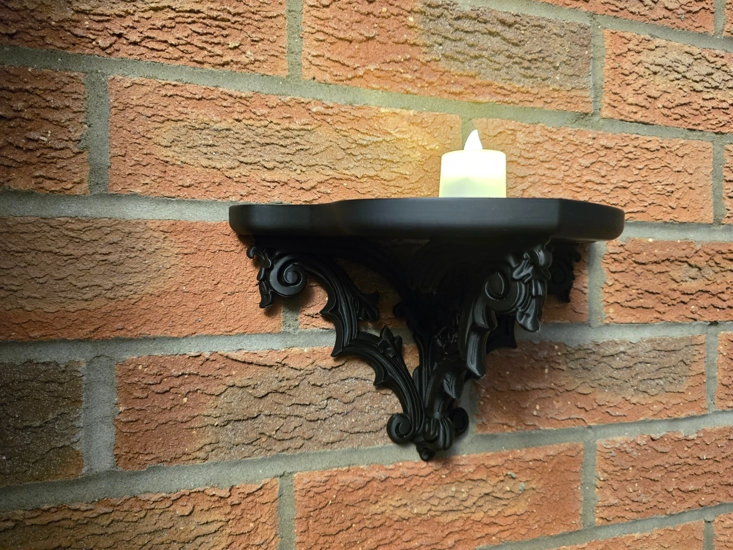 Baroque Wall Shelf: Classic Ornate Design