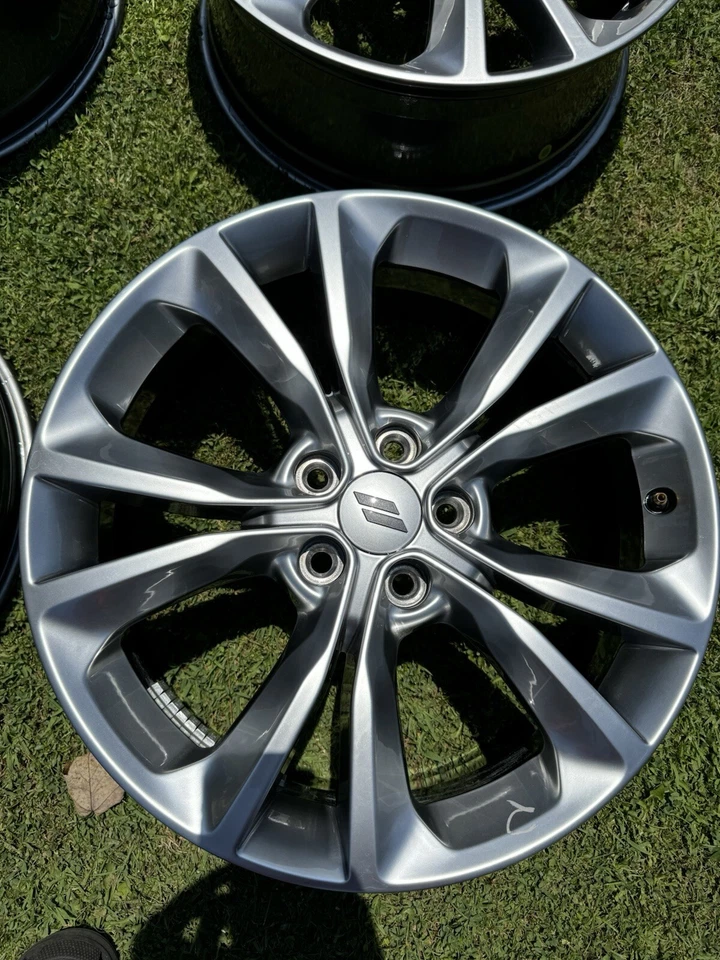 Dodge Charger Sxt 2021 llantas de despegue y tuercas  Foto 4 de 4