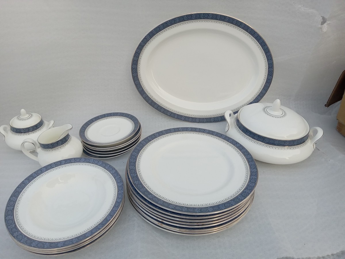 Royal Doulton Sherbrooke H.5009 English Bone China 22pcs
