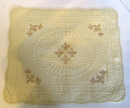 Donna Sharp Quilted Placemats Set of 4 Gold Embroidered Fleur-de-lis 15x18 - Picture 3 of 7