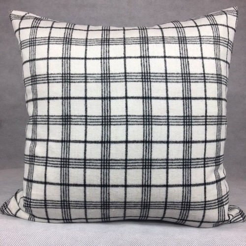 614. White check Tweed Wool/Viscose Fabric. Price per 1/2 metre - Picture 3 of 3