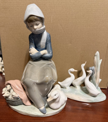 Lladro #1267 Porcelain figurine  girl with ducks  Duck seller No Box Nao also