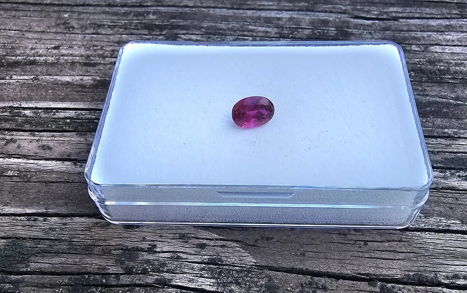 Rubelite Tourmaline 7.3mm x5.2mm Oval Loose Gemstone! - Image 3 of 4