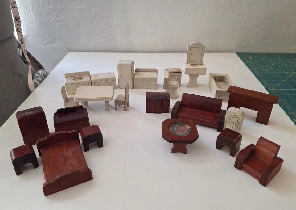 Juego de 24 piezas muebles antiguos para casa de muñecas Strombecker años 30 Foto 2 de 3