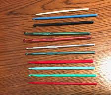 11 Vintage Crochet Hooks Aluminum  Plastic Boye USA  3 Unknown - 1 Germany