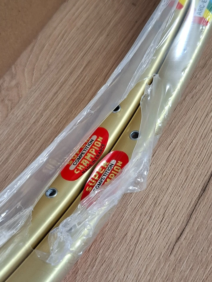 Retro Bicycle Parts NOS Super Champion Competition Set of Rims 28" 700C 28H Gold - Image 2 of 4
