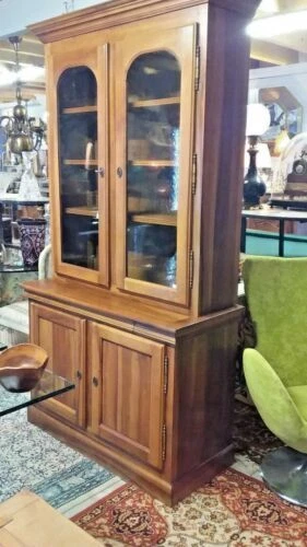 Meubles de rangement du XIXe siècle buffet haut en noyer de France