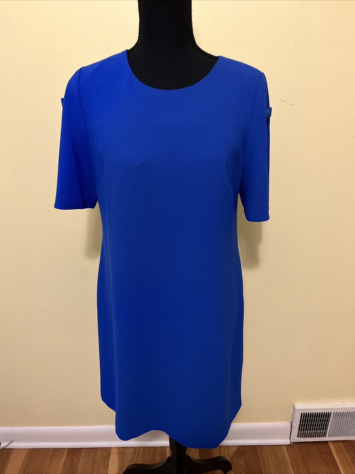 Vince Camuto Dress Size 6 Blue With Lining In Perfect Condition