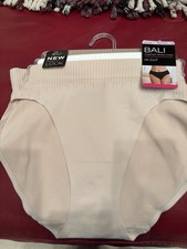 NWT Bali Comfort Revolution Brief Size M/6   3 Pack Seamless Panty Underwear