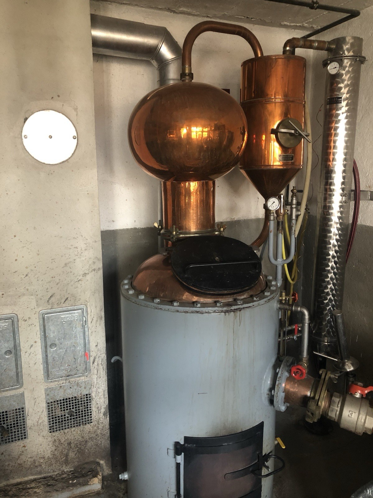 Friedrich Müller Oberkirch Kupfer Obstbrennerei Destille mit Kolonne Heizkessel