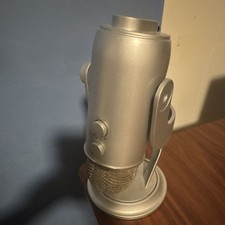 Blue Yeti Silver USB Desktop Microphone Condenser, Mute, Gain, Omni, Stand