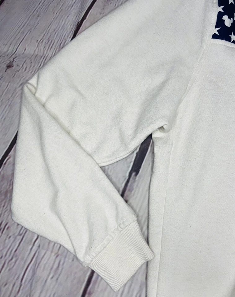 Suéter de Mickey Mouse con 1/4 cremallera bandera americana rojo/blanco/azul de los parques Disney para hombre; XL Foto 4 de 4