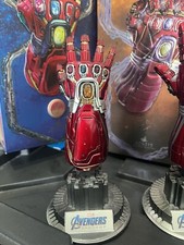 1/4 Scale End Game Infinity Gauntlet Figures - Hot Toys
