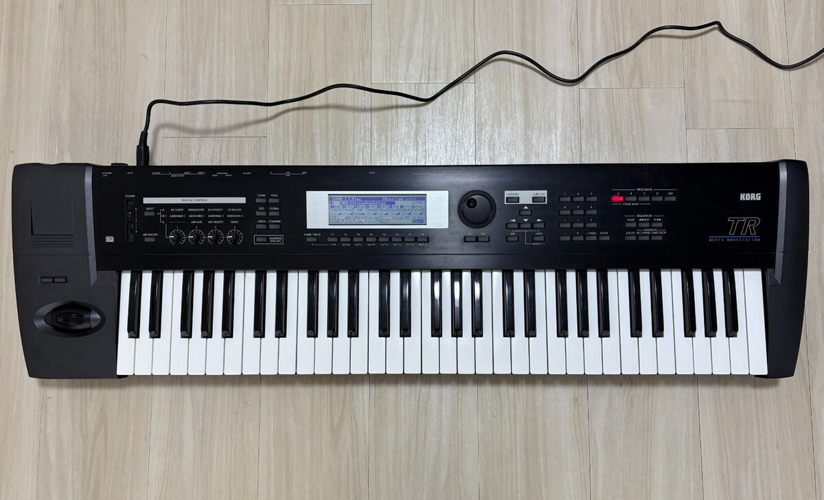 Korg TR61 61-Key Keyboard Synthesizer with Soft Case and Korg TR61 61-Key Keyboard Synthesizer with Soft Case and