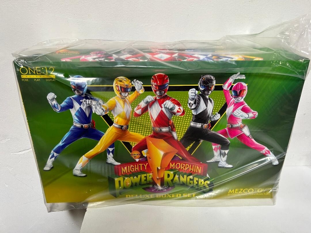 MEZCO ONE 1:12 MIGHTY MORPHIN POWER RANGERS ACTION FIGURE IN STOCK!