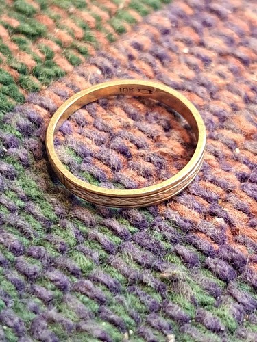 10 Karat Solid Yellow Gold Designer Wedding Ring Band - Size 7. 2MM - Picture 20 of 21