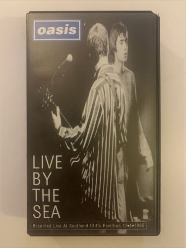 Oasis - Live By The Sea - vhs video tape - Cult Classic - Sealed - Afbeelding 1 van 3