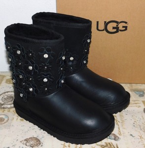 girls black ugg boots