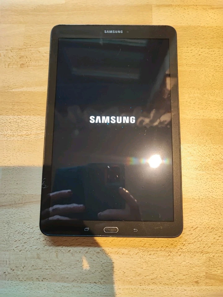 Samsung Galaxy Tab E SM-T560 8GB, WLAN, 24,4 cm (9,6 Zoll) - Metallic Black - Bild 2 von 2