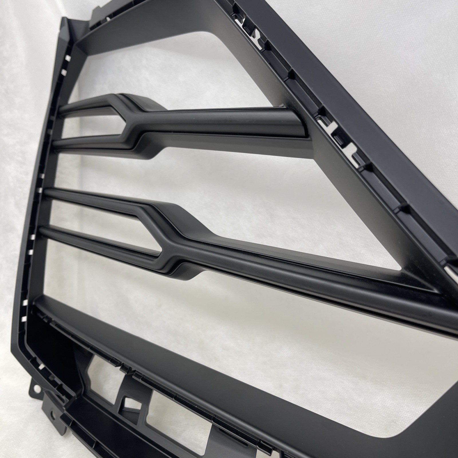 OEM LAMBORGHINI URUS LEFT FRONT BUMPER GRILL, BLACK, 4ML8076813FZ, New