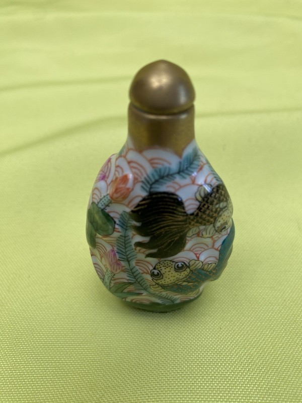 chinese antique porcelain snuff bottle