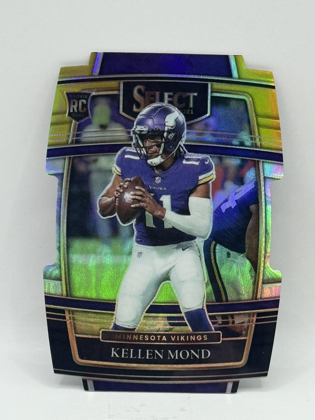 2021 Panini Select #64 Kellen Mond Black and Gold Prizm Die Cut Vikings