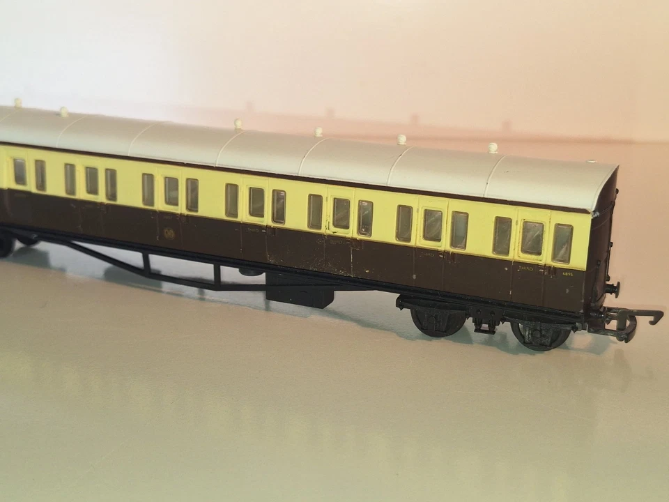 Airfix GWR Brake & 3rd Passenger Carriage. Good Overall Cond. OO Scale. No Box  - Image 2 of 4
