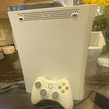 Microsoft Xbox 360 White Home Console with Wireless Controller & Power Supply