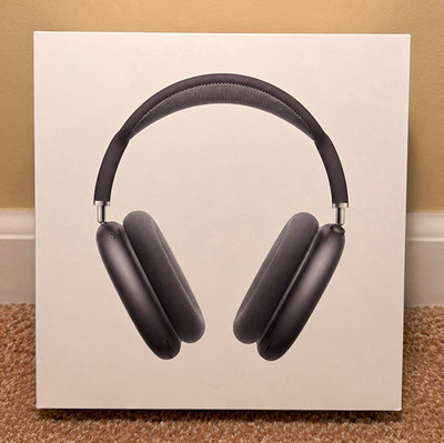 Apple AirPods Max with Smart Case USB-C Black Over-Ear Headphones