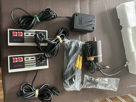 Consola Nintendo NES Control Deck System Completa En Caja Excelente Forma Con Manuales