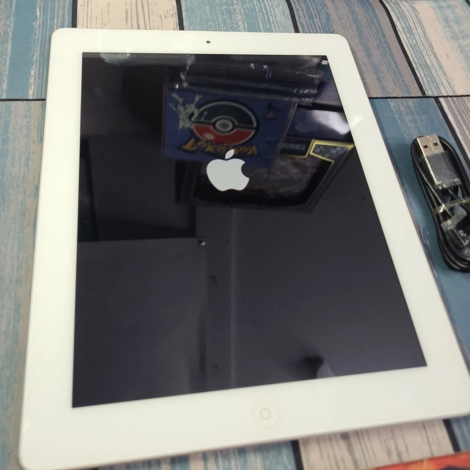 Apple A1397 iPad 2 Tablet WiFi 64GB 9.7" Touch Camera iOS WHITE Original (WIPED) - Image 3 of 4