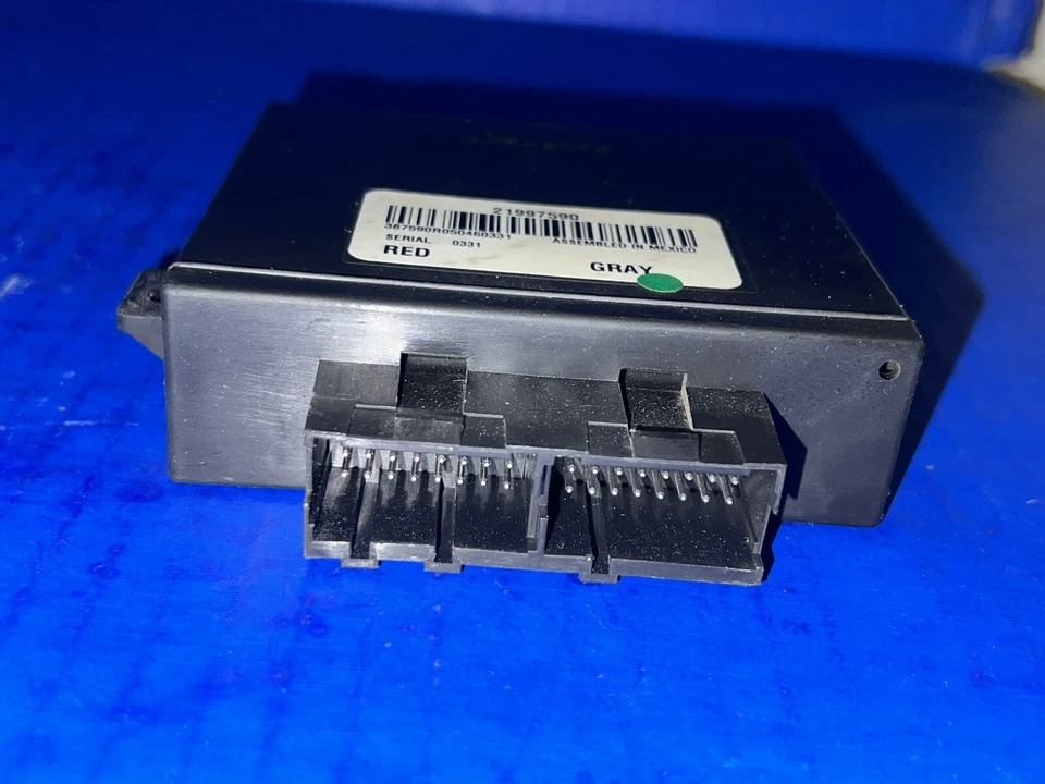 21997590 TAHOE ESCALADE YUKON SUBURBAN 2005-2006 REAR A/C HVAC CONTROL MODULE - Image 3 of 3