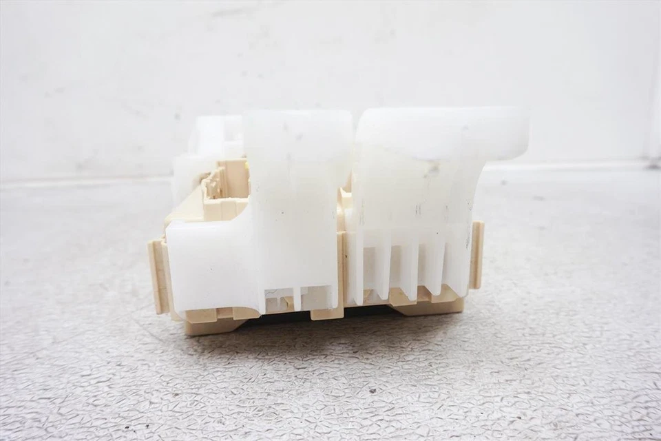 2014 Toyota Corolla Multiplex Network Control Unit 89221-02370 - Image 3 of 4